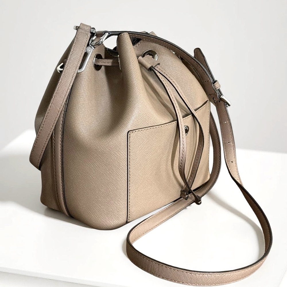 Authentic Michael Kors Tan Greenwich Saffiano Leather Bucket Bag! - Picture 3 of 12